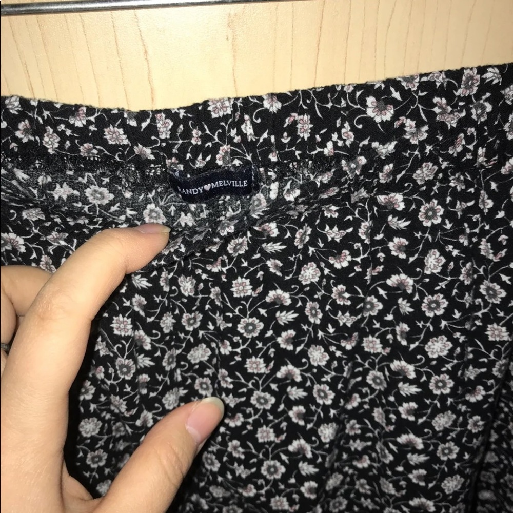 Flowery shorts - Picture 2 of 2